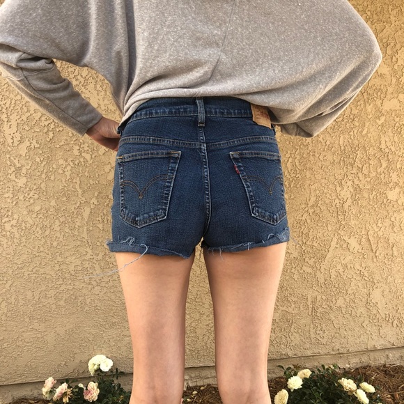 Vintage Levi 505 jean shorts - Picture 2 of 7